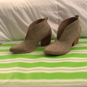 EUC Catherine Maladrino Blake Snake Booties 8 1/2